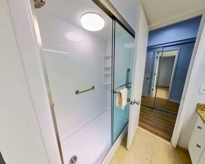 Bathroom - 3 BR Townhome Steps From Golf Courses (Hilton Head Island)