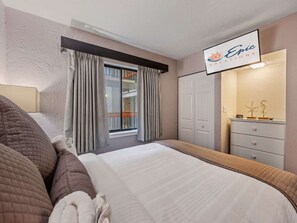 Room - Near the Beach | 3 Pools + Hot Tub & Full Kitchen (Hilton Head Island)