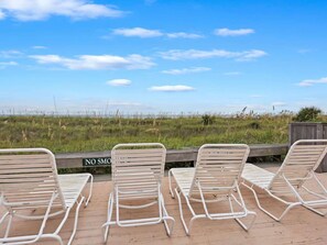 Terrace/patio - Near the Beach | 3 Pools + Hot Tub & Full Kitchen (Hilton Head Island)