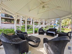 Terrace/patio - Near Coligny Beach | 3 Pools + Full Kitchen (Hilton Head Island)