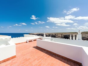 House - Ficula Vell Villa am Meer mit privatem Pool by Interhome (Es Mercadal)