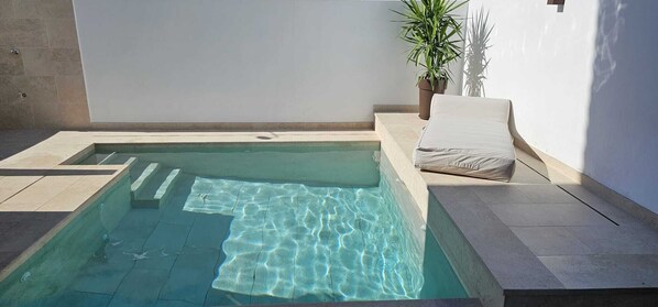 温水プール