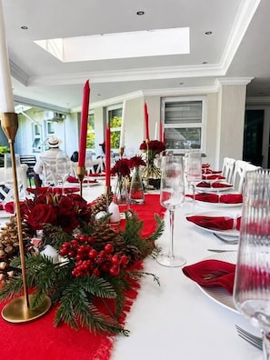 Banquet hall - 7 Bed Boutique Villa with jacuzzi | pool| garden (Sandton)