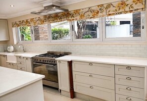 Fridge, stovetop - 5 Bed Boutique Villa with Pool and Jacuzzi (Sandton)