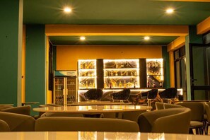 Dining - WYNE'S HOTEL STANDARD ROOM (Mbale)
