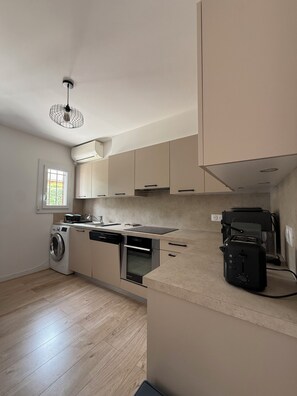 Private kitchen - House near the sea (Saint-Cyr-sur-Mer)
