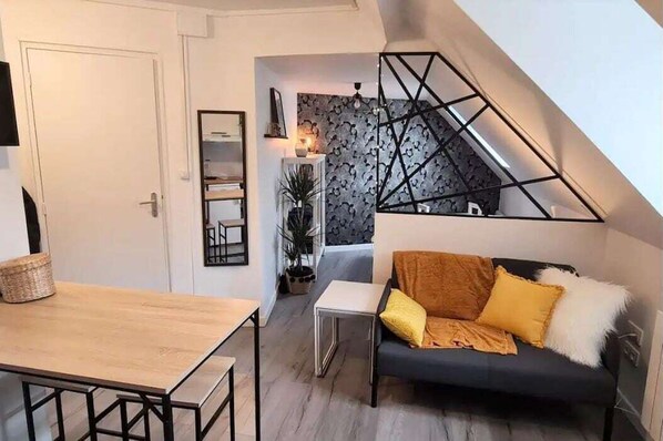 Living area - Vrbo Property (Dijon)