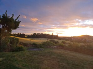 Golf - Stunning Cotswold House with Glorious Views (Selsley West)