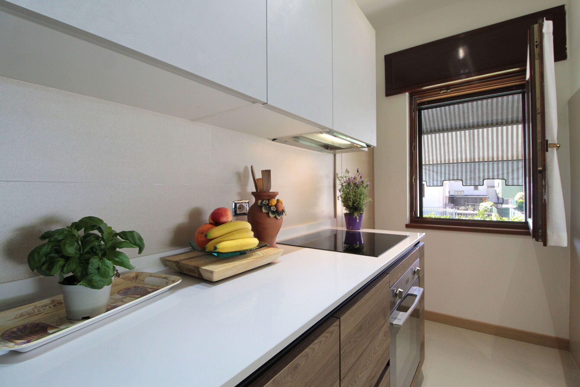 Frigorifero, microonde, forno, piano cottura
