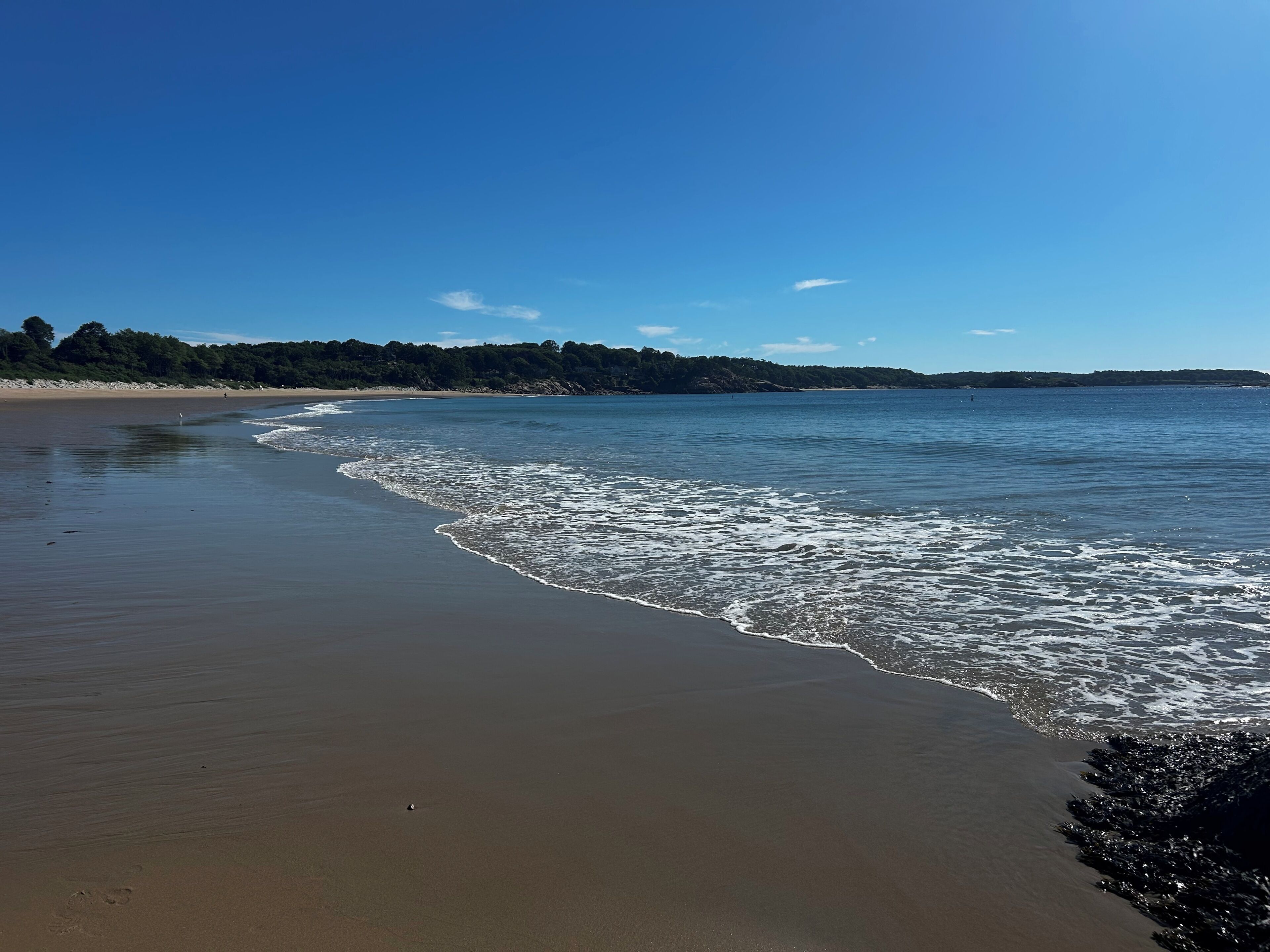 Beach nearby, sun loungers, beach towels