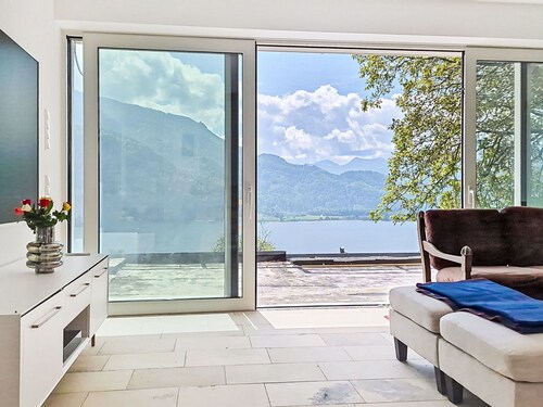 Beautiful private villa for 8 guests with TV, terrace and pets allowed