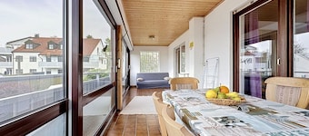 Cosy apartment for 13 guests with WIFI, TV, patio and pets allowed