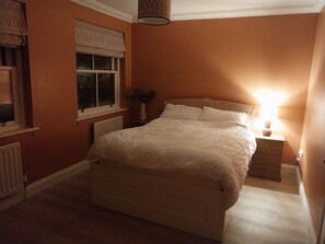 3 chambres, fer et planche à repasser, lit parapluie, Wi-Fi gratuit