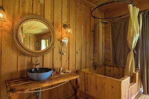 Superior Bungalow, Sea View | Bathroom | Hair dryer, towels, soap, shampoo - Cennet Resort (Uzunyurt)