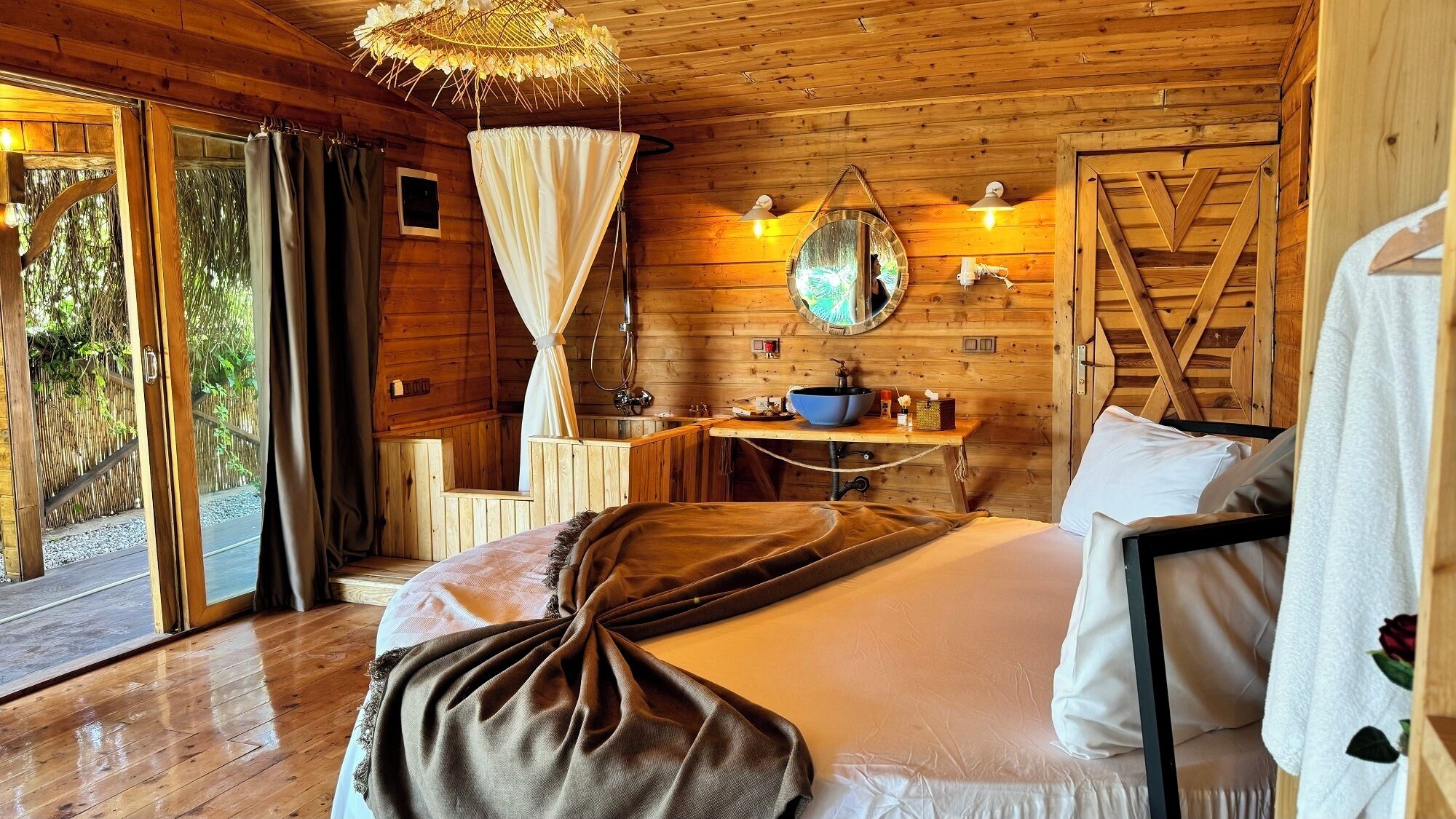 Deluxe Bungalow, Partial Sea View | In-room safe, desk, soundproofing, free WiFi