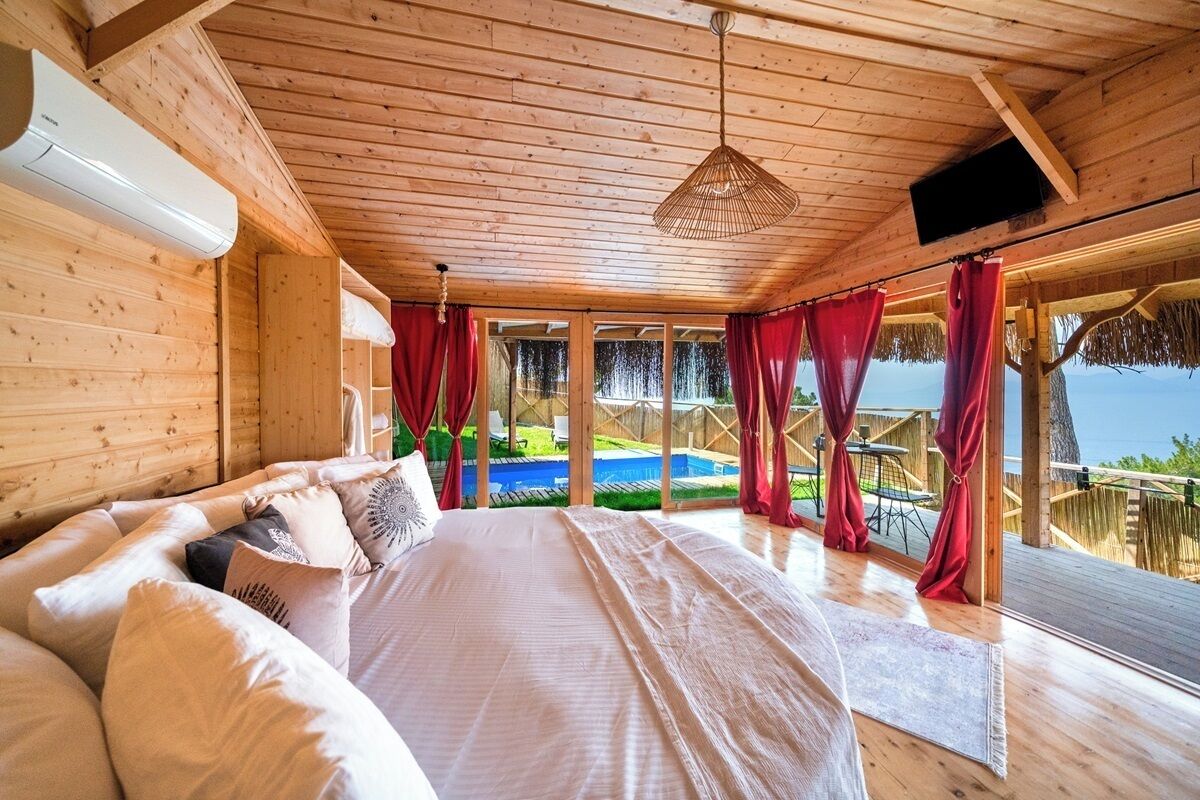 Deluxe Bungalow | In-room safe, desk, soundproofing, free WiFi