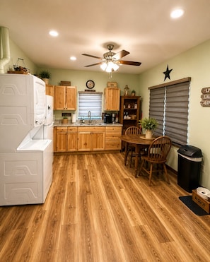 Private kitchen - Deep Woods Cabin-2BD/1BA/Grill/Firepit/Private Forest/Pet Friendly-4PP (Barnett)