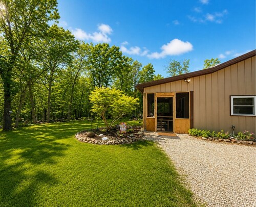 Deep Woods Cabin-2BD/1BA/Grill/Firepit/Private Forest/Pet Friendly-4PP
