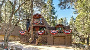 A two-story log cabin with a balcony, a covered porch, and a garage. - Spacious Yard & Deck! Great Space in Munds Park (Munds Park)
