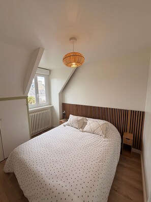 Iron/ironing board, travel crib, WiFi, bed sheets - Family home with garden in the heart of St Cast, 50m from the beach. (Saint-Cast-le-Guildo)
