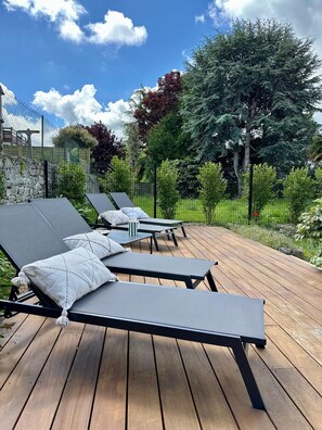 Terrace/patio - Family home with garden in the heart of St Cast, 50m from the beach. (Saint-Cast-le-Guildo)
