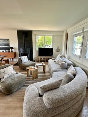 Living area - Vrbo Property (Saint-Cast-le-Guildo)