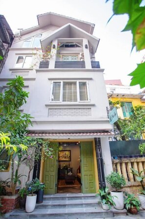Exterior detail - Chez Van (Ha Noi)
