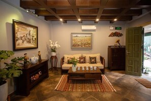 Interior - Chez Van (Ha Noi)