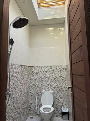 Bathroom - Your Private Design Oasis in Canggu Bali No.2 (mengwi)
