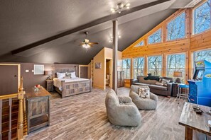 TV, fireplace, video games, DVD player - Sleeps 14! Hot Tub*Resort Amenities*Arcade*Games (Gatlinburg)