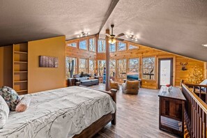 Desk, iron/ironing board, travel cot, WiFi - Sleeps 14! Hot Tub*Resort Amenities*Arcade*Games (Gatlinburg)