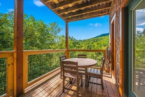 Gatlinburg-Cabin-Pine-Top-Paradise-Exterior-Deck - 4BR w/MTN Views! Hot Tub*Game Room*Resort*Quiet! (Gatlinburg)