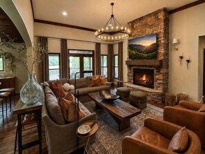TV, fireplace - Luxury Lakefront! 5BR*Lake Access*Hot Tub*Private! (Sevierville)