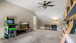 TV, fireplace - Luxury Lakefront! 5BR*Lake Access*Hot Tub*Private! (Sevierville)