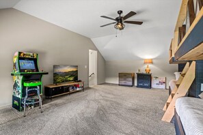 TV, fireplace - Luxury Lakefront! 5BR*Lake Access*Hot Tub*Private! (Sevierville)