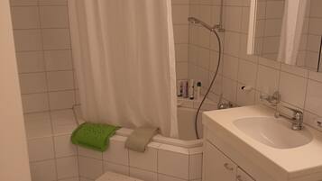 Slippers, soap, shampoo, toilet paper