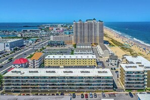 Exterior - Oceanblock Third Floor Condo - Steps to the Beach!  Fantastic midtown location, walk to Seacrets and some of the best places in town! Salty Sands #310 (Ocean City)