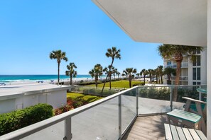 Property grounds - Step into heaven in this 3 bedroom with Panoramic views and stunning decor. (Destin)