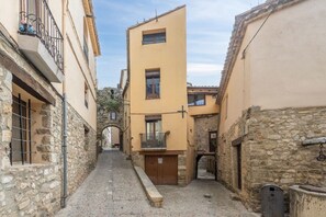 Exterior - Medieval Refuge Besalú : Wifi : 2 bedrooms : 2 bathrooms (Besalú)
