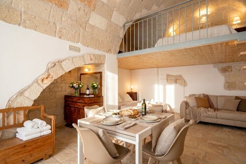 Casa Tino - Elegant Stone House in Old Town