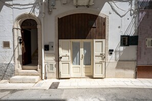 Exterior detail - Casa Tino - Elegant Stone House in Old Town (Polignano a Mare)