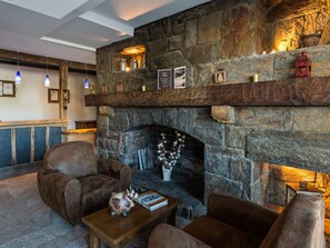 Apartment | Living room - One Alcove Bedroom for six OTA (Saint-Lary-Soulan)