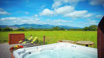 Bồn tắm spa ngoài trời