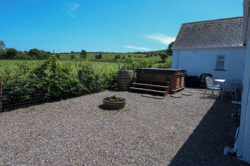 Rural Cottage - Stay 4 - Hottub - Garden - Parking