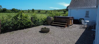 Rural Cottage - Stay 4 - Hottub - Garden - Parking