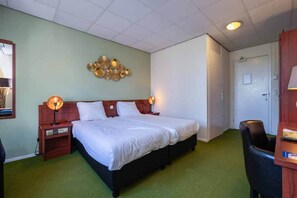 Room - Relaxing Room w/ Hedge Views, Ideal for Forest Walks - Explore De Zwiepse Molen (Lochem)