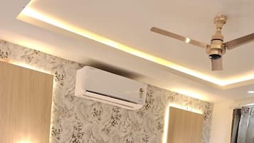 Luxury Double Room, City View | Miscellaneous