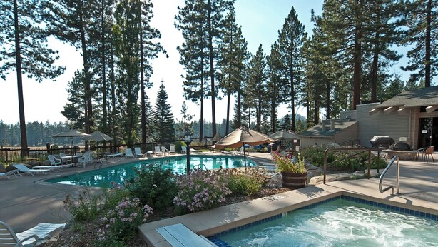 A pool area with lounge chairs, a hot tub, and a barbecue grill. - Cascade Hideaway in Lake Village With Private Hot Tub! (Stateline)