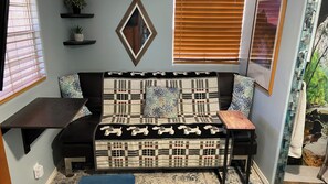 Smart TV, DVD player - Cozy 1-bedroom cottage in welcoming Lake Montezuma with AC & attached pergola.  (Lake Montezuma)