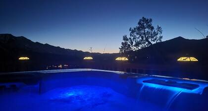 Gorgeous views and hot tub in 1-bedroom cabin located in Glenwood Springs